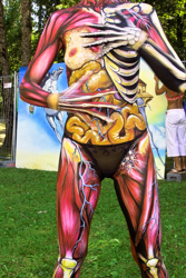 Art, Aufführung, Bodypainting, Color, Colors, Colour, Colours, Contest, Event, Farbe, Festival, Kunst, Körperbemalung, Körpermalerei, Modelle, Models, Model, Performance, Schminkkunst, Stage, Veranstaltung, Vorführung, WEB, Wettbewerb, The model of Nick and Brian Wolfe presenting herself to the audience