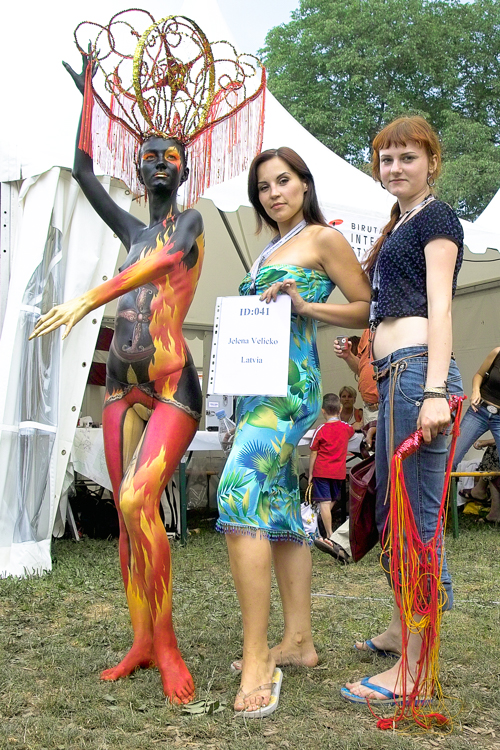 Art, Aufführung, Bodypainting, Color, Colors, Colour, Colours, Contest, Event, Farbe, Festival, Kunst, Körperbemalung, Körpermalerei, Modelle, Models, Model, Performance, Schminkkunst, Stage, Veranstaltung, Vorführung, WEB, Wettbewerb, Done, Jelena Velicko, Assistant and Model Valentina