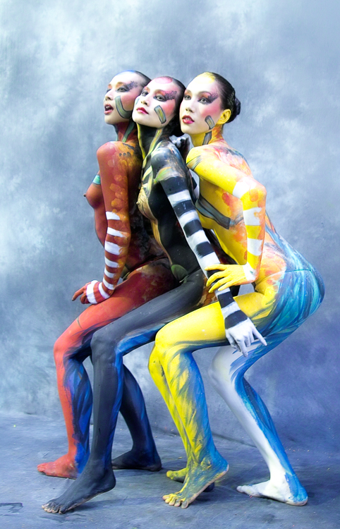 Art, Aufführung, Bodypainting, Color, Colors, Colour, Colours, Contest, Event, Farbe, Festival, Kunst, Körperbemalung, Körpermalerei, Modelle, Models, Model, Performance, Schminkkunst, Stage, Veranstaltung, Vorführung, WEB, Wettbewerb, Montri Wadla-Iad's Trio models provide an entertaining presentation