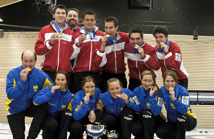 Gold Medals for the Juniors:Team-Switzerland: Peter de Cruz, Benoît Schwarz, Roger Gulka, Valetin Tanner, Dominik Märki. Bronze Medal, Olympia 2018, PyeongChang Korea. Team-Sweden. CK Granit-Gävle: Anna Hasselborg, Jonna McManus, Agnes Knochenhauer, Anna Huhta, Sara McManus. Gold Medal, Olympia 2018, PyeongChang Korea.