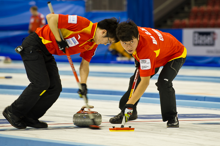 China vs. Canada. Score,  7 : 8, Team China: Lui Rui, Xu Xiaoming, Ba Dexin, Zang Jialiang, Chen Lu An
Team Canada: Howard Glen, Middaugh Wayne, Laing Brent, Savill Craig, Howard Scott Curling, Sport, World Men's Chamionship