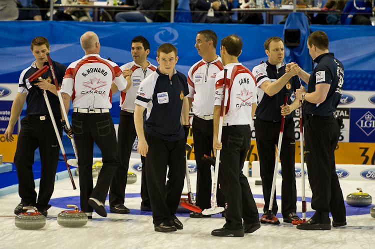 Scotland vs. Canda, Scroe 7 : 8, Team Scotland: Brewster Tom, Drummond Greg, Andrews Scott, Goodfellow Michael, Edwards David.
Team Canada: Howard Glen, Middaugh Wayne, Laing Brent, Savill Craig, Howard Scott. Curling, Sport, World Men's Chamionship