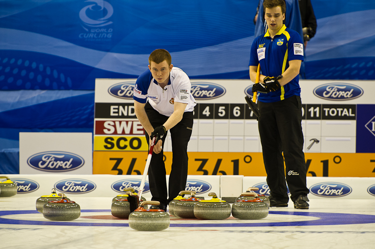 Sweden vs Scotland, Score 6 : 7, Team Sweden: Kraupp Sepbastian, Lindberg Frederik, Eriksson Oskar, Kjaell Viktor, Edin Niklas.
Team Scotland: Brewster Tom, Drummond Greg, Andrews Scott, Goodfellow Michael, Edwards David. Curling, Sport, World Men's Chamionship