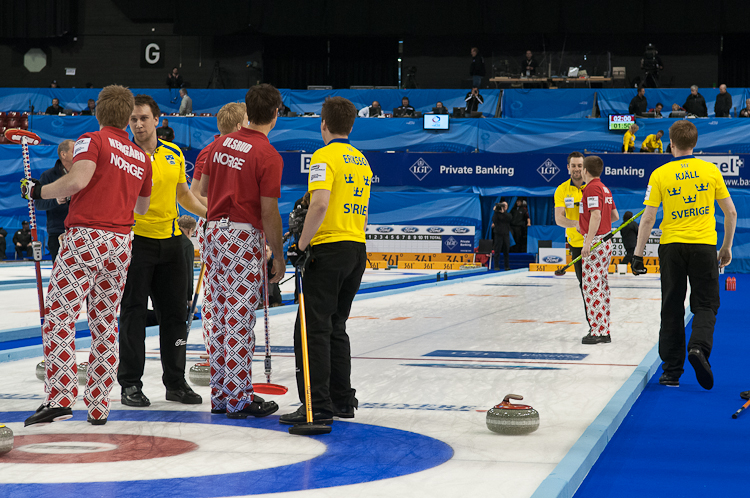 Norway vs. Sweden, Score 8 : 9, Team Norway: Ulsrud Thomas, Nergaard Torger, Svae Christoffer, Petersson Haavard Vad, Loevold Thomas.
Team Sweden: Kraupp Sepbastian, Lindberg Frederik, Eriksson Oskar, Kjaell Viktor, Edin Niklas. Curling, Sport, World Men's Chamionship