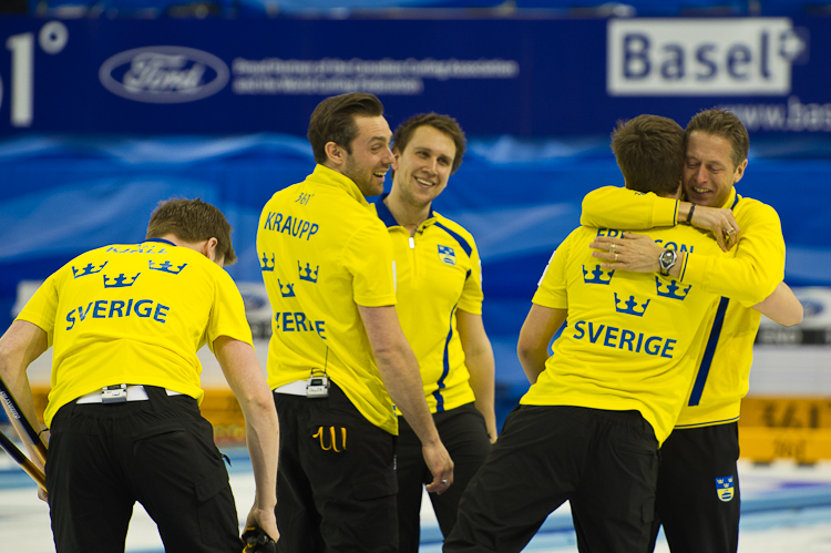 Norway vs. Sweden, Score 8 : 9, Team Norway: Ulsrud Thomas, Nergaard Torger, Svae Christoffer, Petersson Haavard Vad, Loevold Thomas.
Team Sweden: Kraupp Sepbastian, Lindberg Frederik, Eriksson Oskar, Kjaell Viktor, Edin Niklas. Curling, Sport, World Men's Chamionship