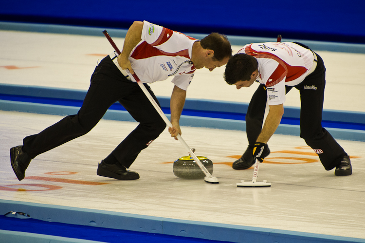 Scotland vs. Canda, Scroe 7 : 8, Team Scotland: Brewster Tom, Drummond Greg, Andrews Scott, Goodfellow Michael, Edwards David.
Team Canada: Howard Glen, Middaugh Wayne, Laing Brent, Savill Craig, Howard Scott. Curling, Sport, World Men's Chamionship