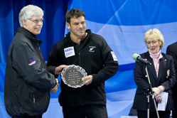 Curling, Sport, World Men's Chamionship, Collie Campbell Memorial Award, Becker Sean was voted by the players who best exhibits sportmanship and ability and received the Collie Campbell Memorial Award.