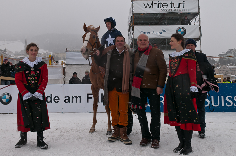 Grand Prix Gunter Sachs Memorial Race, Sieger, Winner - Pferd: Sentimento / Jockey: Miguel Lopez / Owner: John David Hillis Graubünden, Horse Race, Snow, Sport, St. Moritz, Switzerland, White Turf, Winter