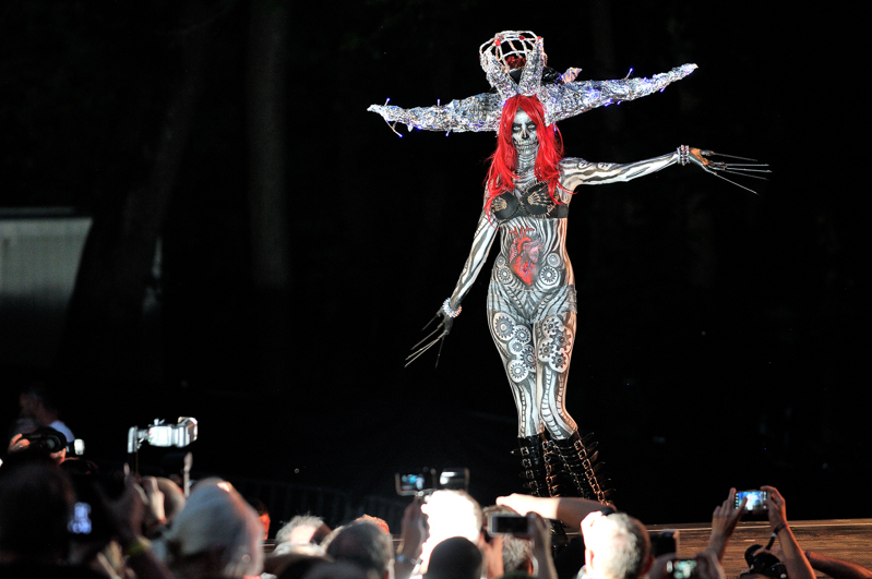 Body Painting, Body Art, on stage, Brush and Sponge / Final / Artist: Carina Pusch